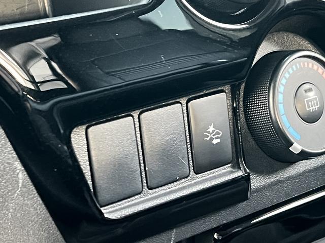 ロングＤＸ　車中泊　トヨタセーフティセンス　バックカメラ　ビルトインＥＴＣ　Ｂｌｕｅｔｏｏｔｈ接続　ＬＤＡ　純正ナビ　キーレス　両側スライドドア　バッドフェイス　ベッドキット　シートカバー　フルエアロ　ローダウン(37枚目)