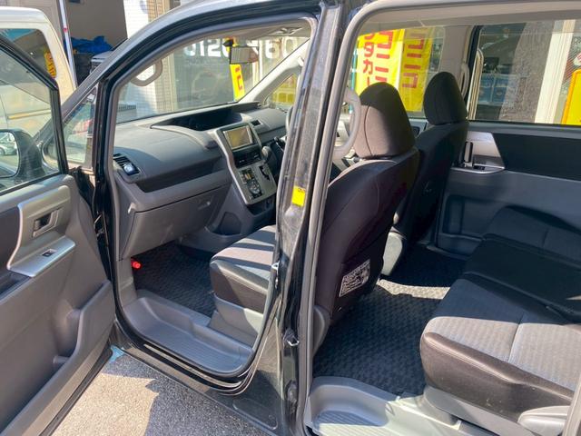 ヴォクシー ZS パワーステアリング 電動格納ミラー スマートキー プッシュスタート 3列シート CD DVD バックカメラ ETC 左側電動スライドドア TV 左右独立オートエアコン(6枚目)