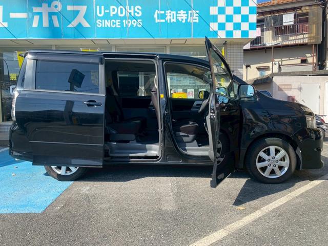 ヴォクシー ZS パワーステアリング 電動格納ミラー スマートキー プッシュスタート 3列シート CD DVD バックカメラ ETC 左側電動スライドドア TV 左右独立オートエアコン(10枚目)