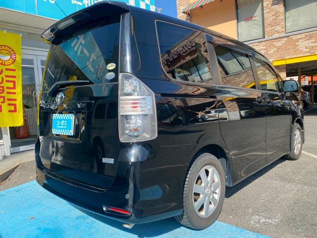 ヴォクシー ZS パワーステアリング 電動格納ミラー スマートキー プッシュスタート 3列シート CD DVD バックカメラ ETC 左側電動スライドドア TV 左右独立オートエアコン(12枚目)