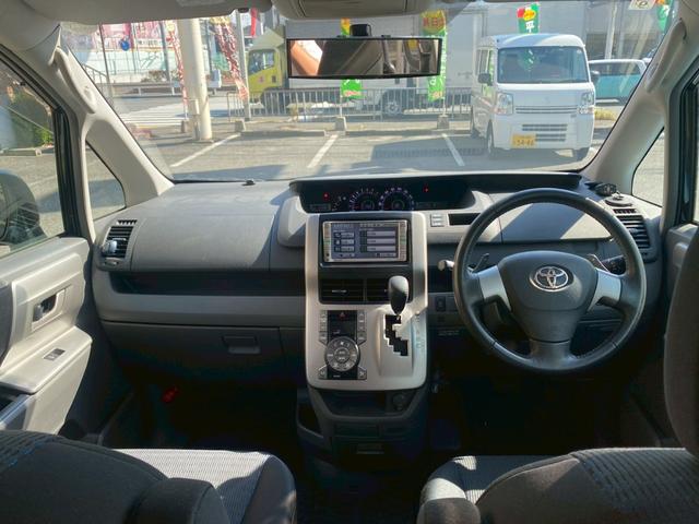 ヴォクシー ZS パワーステアリング 電動格納ミラー スマートキー プッシュスタート 3列シート CD DVD バックカメラ ETC 左側電動スライドドア TV 左右独立オートエアコン(16枚目)