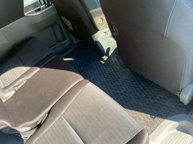 ヴォクシー ZS パワーステアリング 電動格納ミラー スマートキー プッシュスタート 3列シート CD DVD バックカメラ ETC 左側電動スライドドア TV 左右独立オートエアコン(30枚目)