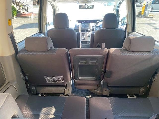 ヴォクシー ZS パワーステアリング 電動格納ミラー スマートキー プッシュスタート 3列シート CD DVD バックカメラ ETC 左側電動スライドドア TV 左右独立オートエアコン(33枚目)