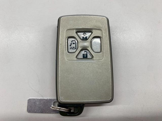 ヴォクシー ZS パワーステアリング 電動格納ミラー スマートキー プッシュスタート 3列シート CD DVD バックカメラ ETC 左側電動スライドドア TV 左右独立オートエアコン(37枚目)