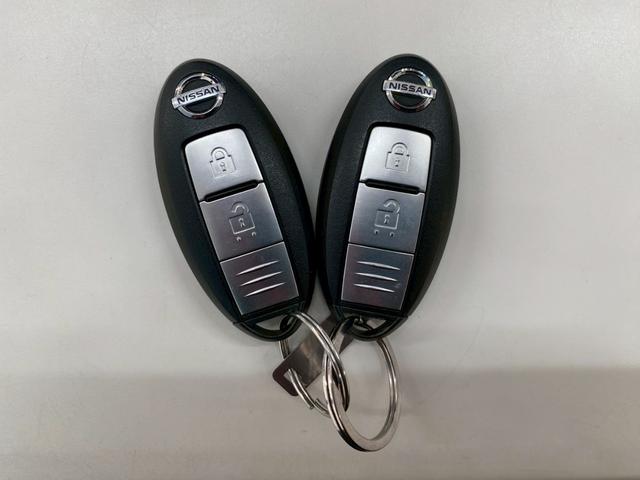 キューブ １５Ｘ　プッシュスタート　スマートキー　アイドリングストップ　純正ナビ　Ｂｌｕｅｔｏｏｔｈ接続　バックカメラ　社外１５インチアルミホイール（36枚目）