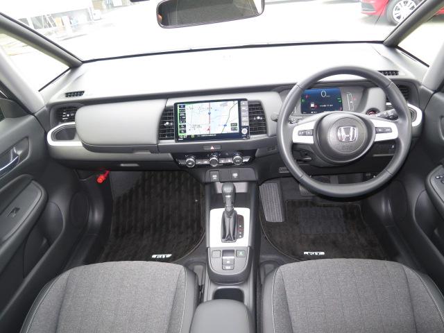 フィット ｅ：ＨＥＶホーム　元弊社元レンタカー／純正ナビゲーション／純正ドライブレコーダー前後／ホンダセンシング／スマートキー／ＥＴＣ／禁煙車／フロアマット／ドアバイザー／急アクセル制御機能／（2枚目）