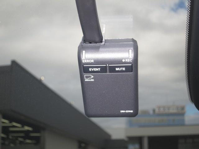 フィット ｅ：ＨＥＶホーム　元弊社元レンタカー／純正ナビゲーション／純正ドライブレコーダー前後／ホンダセンシング／スマートキー／ＥＴＣ／禁煙車／フロアマット／ドアバイザー／急アクセル制御機能／（15枚目）