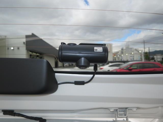 フィット ｅ：ＨＥＶホーム　元弊社元レンタカー／純正ナビゲーション／純正ドライブレコーダー前後／ホンダセンシング／スマートキー／ＥＴＣ／禁煙車／フロアマット／ドアバイザー／急アクセル制御機能／（16枚目）