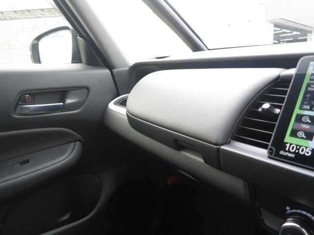 フィット ｅ：ＨＥＶホーム　元弊社元レンタカー／純正ナビゲーション／純正ドライブレコーダー前後／ホンダセンシング／スマートキー／ＥＴＣ／禁煙車／フロアマット／ドアバイザー／急アクセル制御機能／（22枚目）