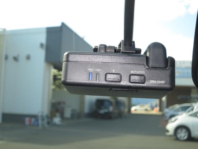 ヴェゼル ｅ：ＨＥＶＺ　ホンダセンシング、ＥＴＣ２，０、前後ドラレコ、シートヒーター、ステアリングヒーター、パワーテールゲート、後席用ＵＳＢチャージャー（Ｔｙｐｅ－Ｃ／２個付）（3枚目）