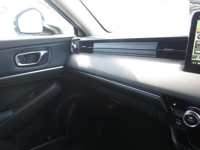 ヴェゼル ｅ：ＨＥＶＺ　ホンダセンシング、ＥＴＣ２，０、前後ドラレコ、シートヒーター、ステアリングヒーター、パワーテールゲート、後席用ＵＳＢチャージャー（Ｔｙｐｅ－Ｃ／２個付）（16枚目）