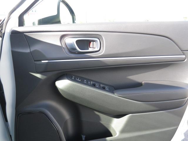 ヴェゼル ｅ：ＨＥＶＺ　ホンダセンシング、ＥＴＣ２，０、前後ドラレコ、シートヒーター、ステアリングヒーター、パワーテールゲート、後席用ＵＳＢチャージャー（Ｔｙｐｅ－Ｃ／２個付）（34枚目）