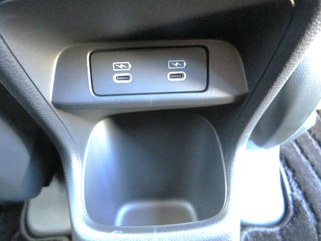 ヴェゼル ｅ：ＨＥＶＺ　ホンダセンシング、ＥＴＣ２，０、前後ドラレコ、シートヒーター、ステアリングヒーター、パワーテールゲート、後席用ＵＳＢチャージャー（Ｔｙｐｅ－Ｃ／２個付）（39枚目）