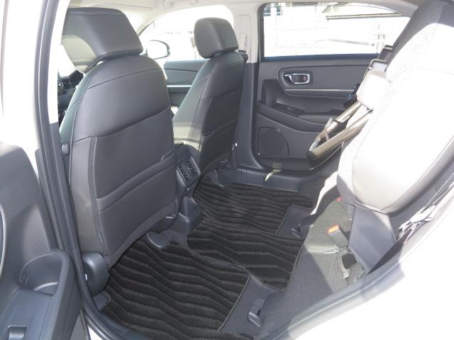 ヴェゼル ｅ：ＨＥＶＺ　ホンダセンシング、ＥＴＣ２，０、前後ドラレコ、シートヒーター、ステアリングヒーター、パワーテールゲート、後席用ＵＳＢチャージャー（Ｔｙｐｅ－Ｃ／２個付）（43枚目）