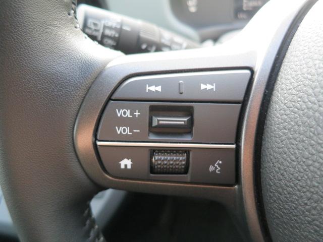 �n���h���ɃI�[�f�B�I�̑���{�^�����L��܂��̂ŁA���_���ڂ����A�n���h��������������ɕ����ǑI�т�A�{�����[�������Ȃǂ̃I�[�f�B�I�R���g���[�����o���܂��B