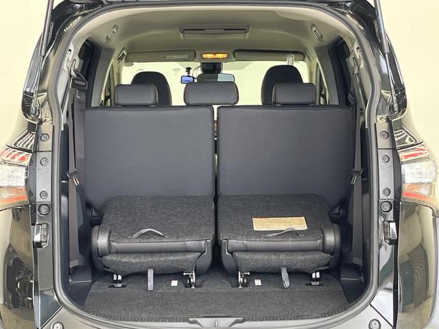 シエンタ Ｇ　クエロ　７人乗り　１２型後席モニター　禁煙車　両側電動ドア　純正ＳＤナビ　バックカメラ　衝突被害軽減システム　ドラレコ　スマートキー　ＬＥＤヘッド　ビルトインＥＴＣ　シートヒーター　オートハイビーム（11枚目）