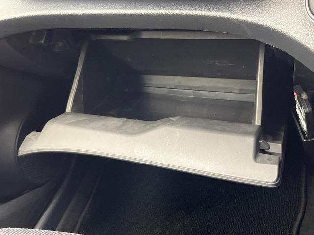 シエンタ Ｇ　クエロ　７人乗り　１２型後席モニター　禁煙車　両側電動ドア　純正ＳＤナビ　バックカメラ　衝突被害軽減システム　ドラレコ　スマートキー　ＬＥＤヘッド　ビルトインＥＴＣ　シートヒーター　オートハイビーム（50枚目）