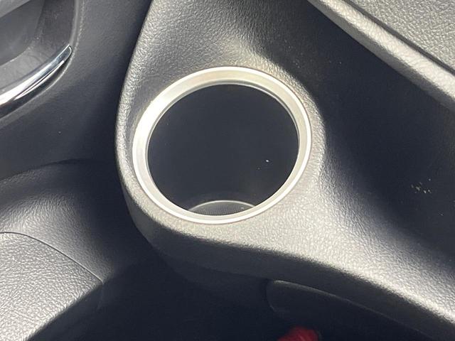 シエンタ Ｇ　クエロ　７人乗り　１２型後席モニター　禁煙車　両側電動ドア　純正ＳＤナビ　バックカメラ　衝突被害軽減システム　ドラレコ　スマートキー　ＬＥＤヘッド　ビルトインＥＴＣ　シートヒーター　オートハイビーム（52枚目）
