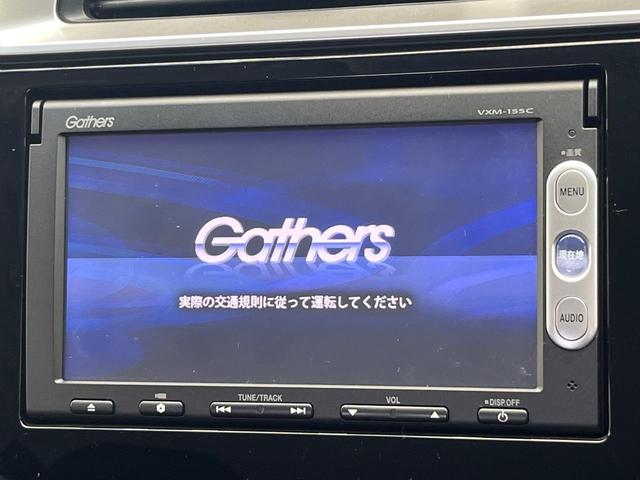 フィットハイブリッド Fパッケージ 禁煙車 純正SDナビ バックカメラ ドラレコ スマートキー ETC オートエアコン 横滑り防止装置 運転席アームレスト 電動格納ミラー シートリフター プライバシーガラス CD(3枚目)