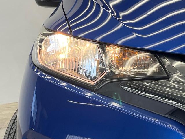 フィットハイブリッド Fパッケージ 禁煙車 純正SDナビ バックカメラ ドラレコ スマートキー ETC オートエアコン 横滑り防止装置 運転席アームレスト 電動格納ミラー シートリフター プライバシーガラス CD(12枚目)