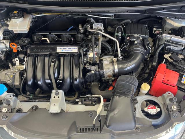 フィットハイブリッド Fパッケージ 禁煙車 純正SDナビ バックカメラ ドラレコ スマートキー ETC オートエアコン 横滑り防止装置 運転席アームレスト 電動格納ミラー シートリフター プライバシーガラス CD(18枚目)