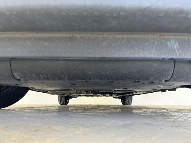 フィットハイブリッド Fパッケージ 禁煙車 純正SDナビ バックカメラ ドラレコ スマートキー ETC オートエアコン 横滑り防止装置 運転席アームレスト 電動格納ミラー シートリフター プライバシーガラス CD(19枚目)