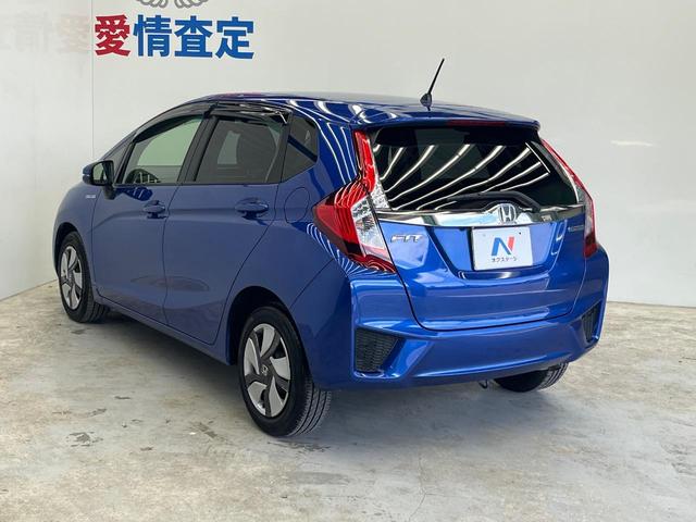 フィットハイブリッド Fパッケージ 禁煙車 純正SDナビ バックカメラ ドラレコ スマートキー ETC オートエアコン 横滑り防止装置 運転席アームレスト 電動格納ミラー シートリフター プライバシーガラス CD(23枚目)