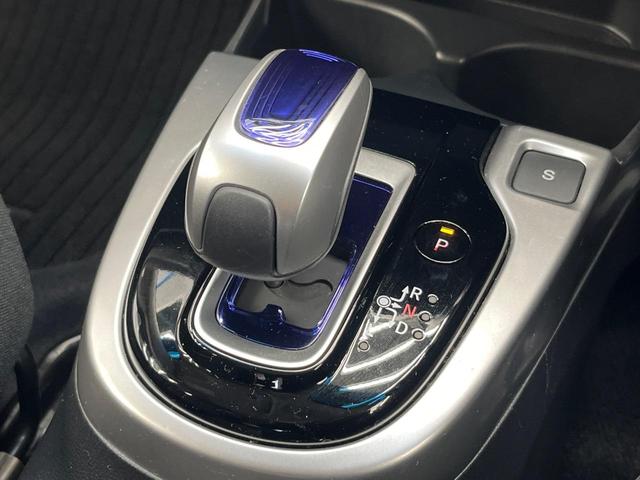 フィットハイブリッド Fパッケージ 禁煙車 純正SDナビ バックカメラ ドラレコ スマートキー ETC オートエアコン 横滑り防止装置 運転席アームレスト 電動格納ミラー シートリフター プライバシーガラス CD(39枚目)