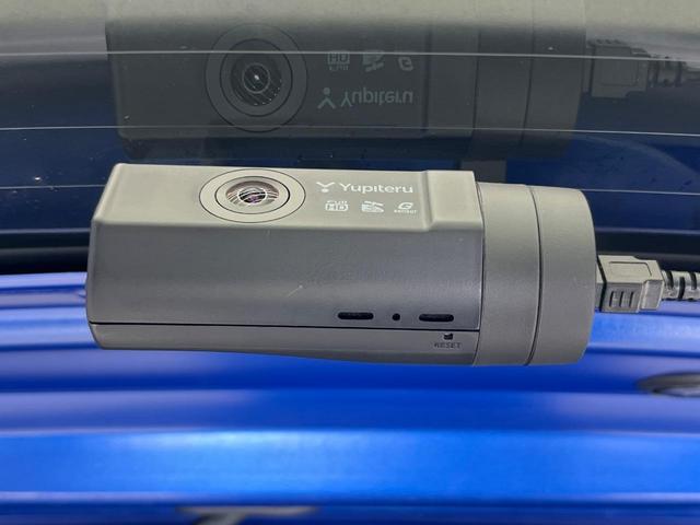 フィットハイブリッド Fパッケージ 禁煙車 純正SDナビ バックカメラ ドラレコ スマートキー ETC オートエアコン 横滑り防止装置 運転席アームレスト 電動格納ミラー シートリフター プライバシーガラス CD(42枚目)