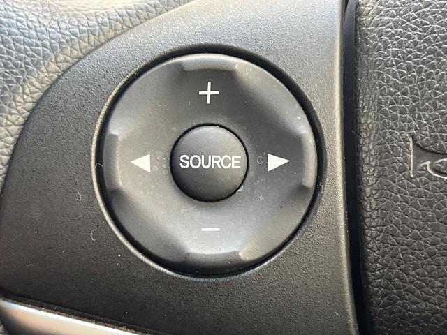 フィットハイブリッド Fパッケージ 禁煙車 純正SDナビ バックカメラ ドラレコ スマートキー ETC オートエアコン 横滑り防止装置 運転席アームレスト 電動格納ミラー シートリフター プライバシーガラス CD(48枚目)