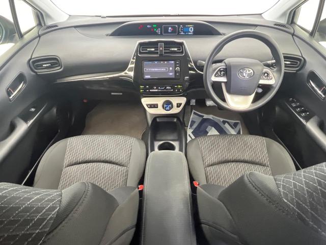 プリウス E トヨタセーフティセンス 純正SDナビ バックカメラ レーダークルーズ ETC Bluetooth スマートキー LEDヘッドライト ステアリングスイッチ 盗難防止装置 横滑防止装置 オートライト(2枚目)