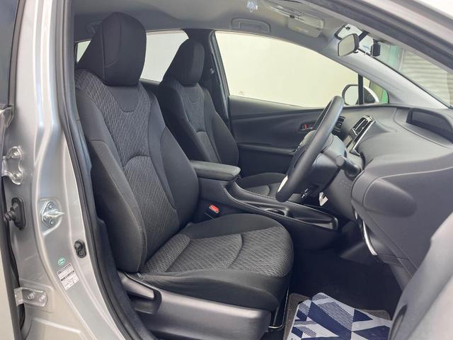 プリウス E トヨタセーフティセンス 純正SDナビ バックカメラ レーダークルーズ ETC Bluetooth スマートキー LEDヘッドライト ステアリングスイッチ 盗難防止装置 横滑防止装置 オートライト(8枚目)