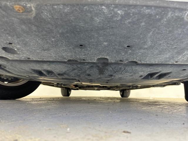 プリウス E トヨタセーフティセンス 純正SDナビ バックカメラ レーダークルーズ ETC Bluetooth スマートキー LEDヘッドライト ステアリングスイッチ 盗難防止装置 横滑防止装置 オートライト(19枚目)