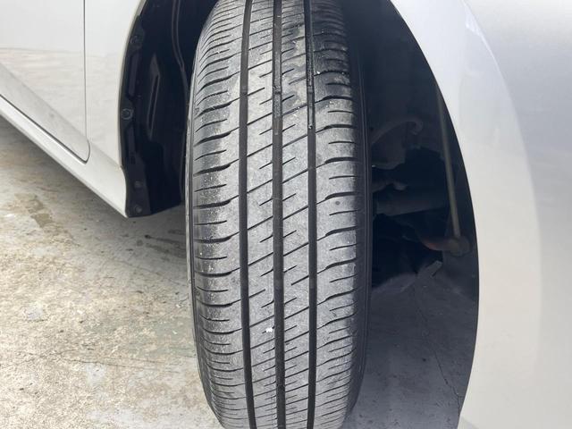 プリウス E トヨタセーフティセンス 純正SDナビ バックカメラ レーダークルーズ ETC Bluetooth スマートキー LEDヘッドライト ステアリングスイッチ 盗難防止装置 横滑防止装置 オートライト(22枚目)