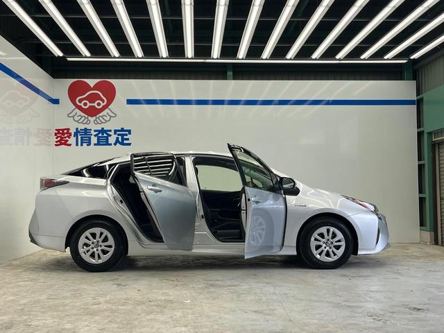 プリウス E トヨタセーフティセンス 純正SDナビ バックカメラ レーダークルーズ ETC Bluetooth スマートキー LEDヘッドライト ステアリングスイッチ 盗難防止装置 横滑防止装置 オートライト(27枚目)