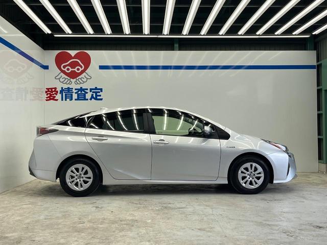 プリウス E トヨタセーフティセンス 純正SDナビ バックカメラ レーダークルーズ ETC Bluetooth スマートキー LEDヘッドライト ステアリングスイッチ 盗難防止装置 横滑防止装置 オートライト(28枚目)