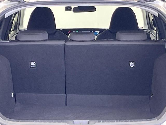 プリウス E トヨタセーフティセンス 純正SDナビ バックカメラ レーダークルーズ ETC Bluetooth スマートキー LEDヘッドライト ステアリングスイッチ 盗難防止装置 横滑防止装置 オートライト(29枚目)