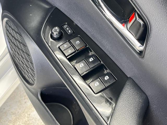 プリウス E トヨタセーフティセンス 純正SDナビ バックカメラ レーダークルーズ ETC Bluetooth スマートキー LEDヘッドライト ステアリングスイッチ 盗難防止装置 横滑防止装置 オートライト(32枚目)