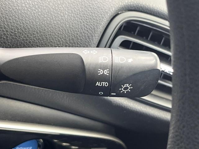 プリウス E トヨタセーフティセンス 純正SDナビ バックカメラ レーダークルーズ ETC Bluetooth スマートキー LEDヘッドライト ステアリングスイッチ 盗難防止装置 横滑防止装置 オートライト(37枚目)