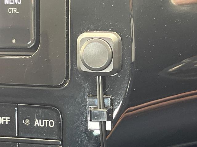 プリウス E トヨタセーフティセンス 純正SDナビ バックカメラ レーダークルーズ ETC Bluetooth スマートキー LEDヘッドライト ステアリングスイッチ 盗難防止装置 横滑防止装置 オートライト(44枚目)