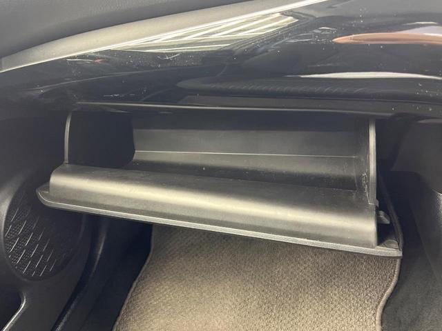 プリウス E トヨタセーフティセンス 純正SDナビ バックカメラ レーダークルーズ ETC Bluetooth スマートキー LEDヘッドライト ステアリングスイッチ 盗難防止装置 横滑防止装置 オートライト(48枚目)