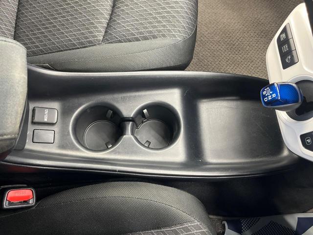 プリウス E トヨタセーフティセンス 純正SDナビ バックカメラ レーダークルーズ ETC Bluetooth スマートキー LEDヘッドライト ステアリングスイッチ 盗難防止装置 横滑防止装置 オートライト(49枚目)