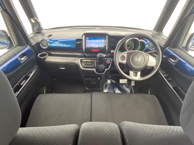 Ｎ－ＢＯＸ＋ ２トーンカラースタイル　Ｇ　ＳＳパッケージ　両側電動スライドドア　純正ナビ　バックカメラ　ＥＴＣ　スマートキー　２トーンカラー　オートエアコン　ＣＤ再生　地デジ　盗難防止装置　プライバシーガラス　横滑防止装置（2枚目）