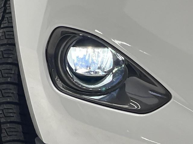 ハリアー プレミアム SDナビ 衝突被害軽減装置 禁煙車 パワーバックドア ハーフレザーシート パワーシート スマートキー LEDヘッド ETC クルコン オートマチックハイビーム 車線逸脱警報 オートライト(28枚目)