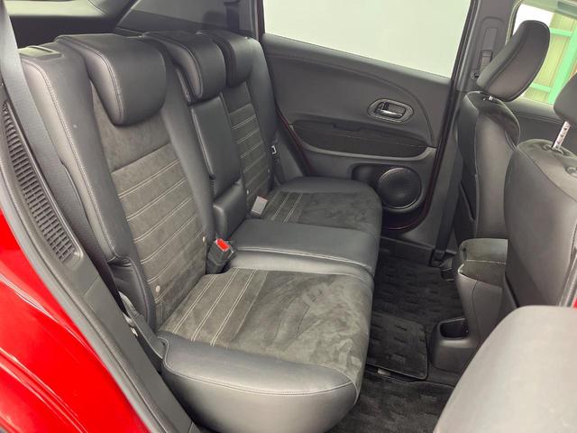 後部座席も気になるようなキズ・汚れやへたり等、大きなダメージはなく、良好な状態です。