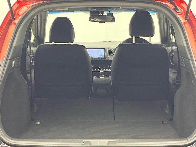 普段のお買い物や通勤、送迎等に十分な荷室スペースを確保しております。セカンドシートを倒すと、大きな荷物の積載も可能です♪