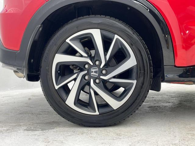 【純正１８インチアルミホイール】外観にマッチした純正アルミホイールを装着しております。各種社外アルミホイールや、スタッドレスタイヤも取扱いしております。是非ご相談ください♪