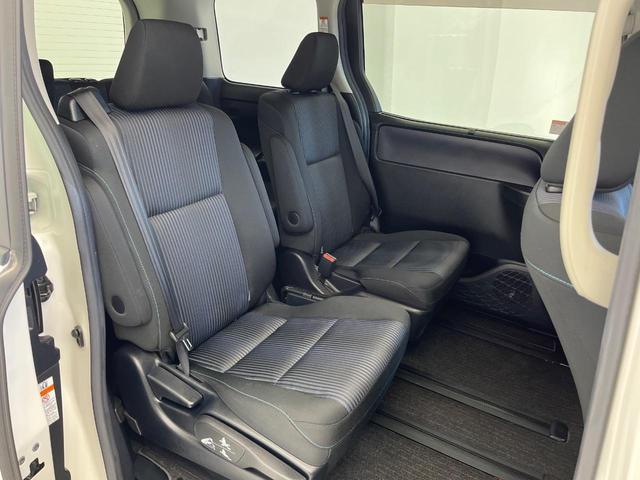 ヴォクシー ハイブリッドＺＳ　煌ＩＩ　トヨタセーフティセンス　純正１０型ナビ　バックカメラ　両側電動スライドドア　ＥＴＣ　Ｂｌｕｅｔｏｏｔｈ　ＬＥＤヘッドライト　ＬＥＤフォグライト　オートマチックハイビーム　ステアリングスイッチ（9枚目）