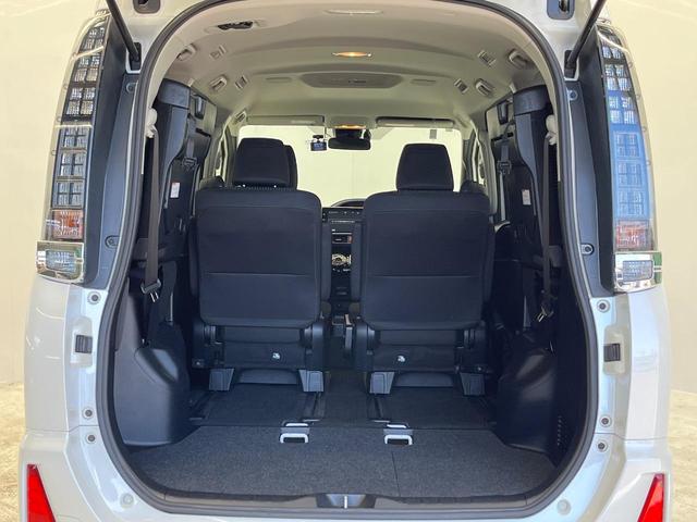 ヴォクシー ハイブリッドＺＳ　煌ＩＩ　トヨタセーフティセンス　純正１０型ナビ　バックカメラ　両側電動スライドドア　ＥＴＣ　Ｂｌｕｅｔｏｏｔｈ　ＬＥＤヘッドライト　ＬＥＤフォグライト　オートマチックハイビーム　ステアリングスイッチ（11枚目）