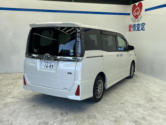 ヴォクシー ハイブリッドＺＳ　煌ＩＩ　トヨタセーフティセンス　純正１０型ナビ　バックカメラ　両側電動スライドドア　ＥＴＣ　Ｂｌｕｅｔｏｏｔｈ　ＬＥＤヘッドライト　ＬＥＤフォグライト　オートマチックハイビーム　ステアリングスイッチ（18枚目）